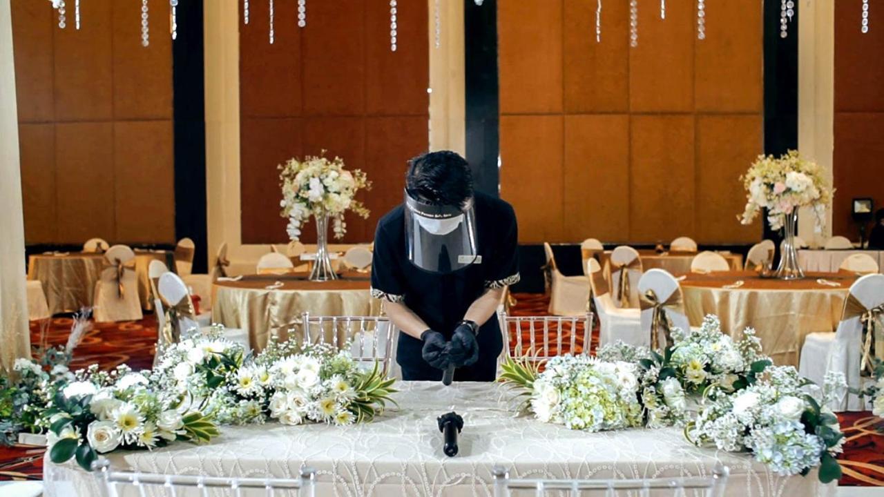 Grand Mercure Solo Baru Bagian luar foto