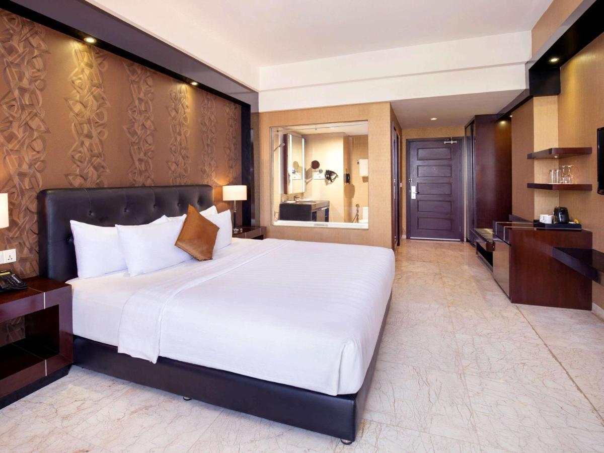 Grand Mercure Solo Baru Bagian luar foto