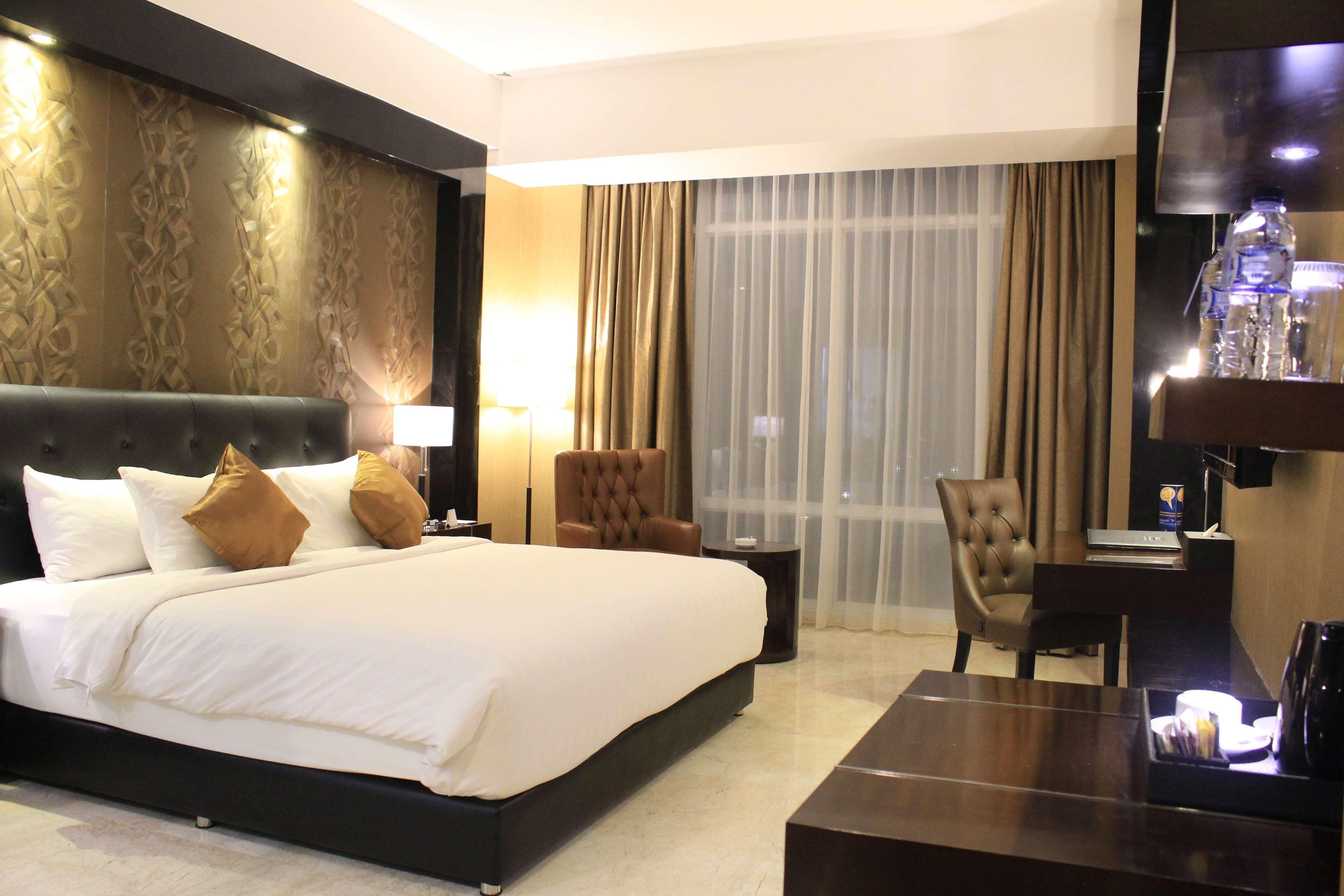 Grand Mercure Solo Baru Bagian luar foto