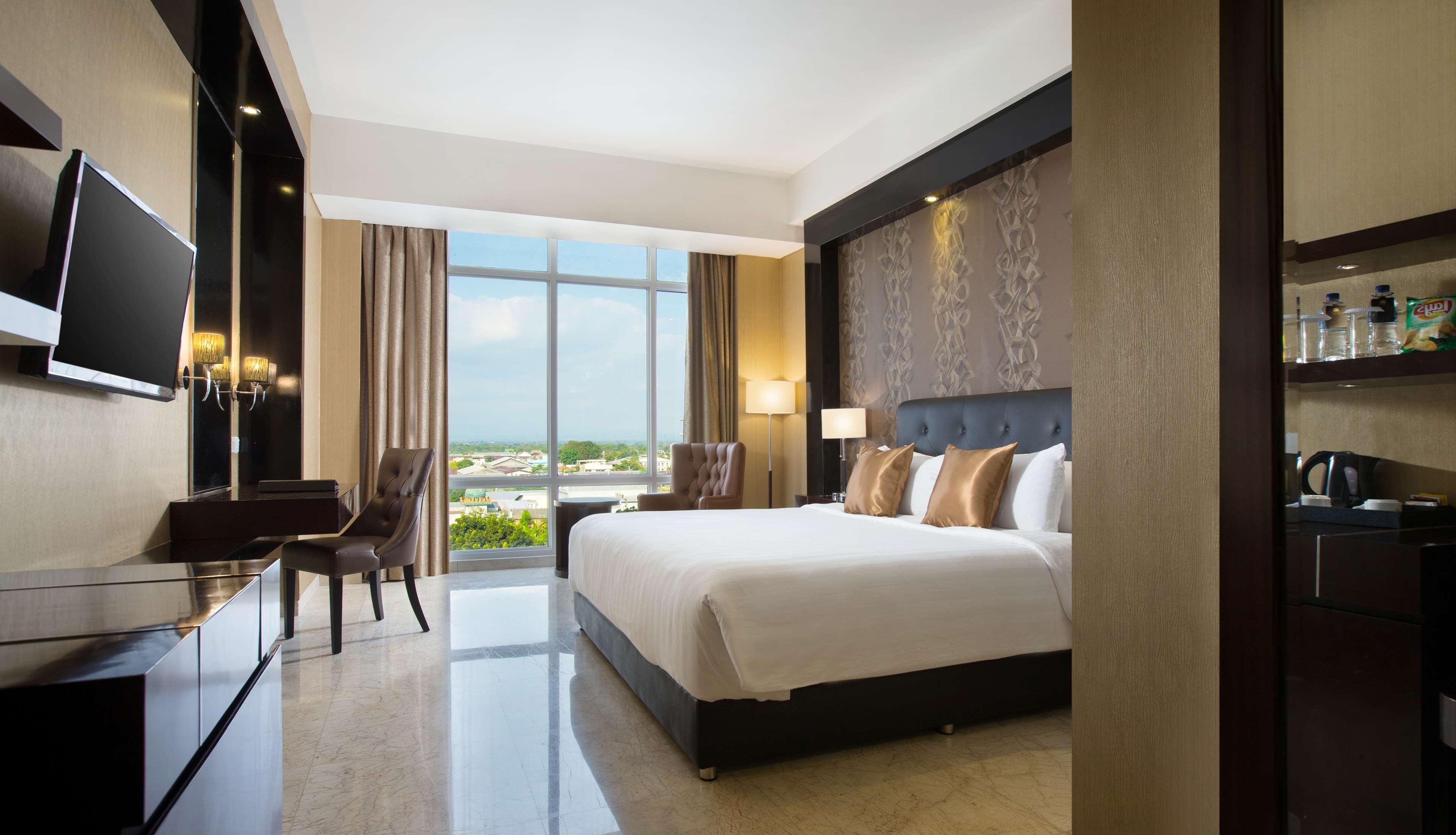 Grand Mercure Solo Baru Bagian luar foto