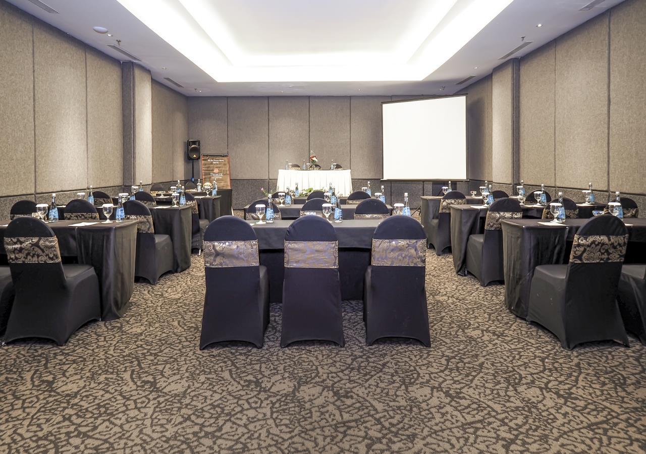 Grand Mercure Solo Baru Bagian luar foto