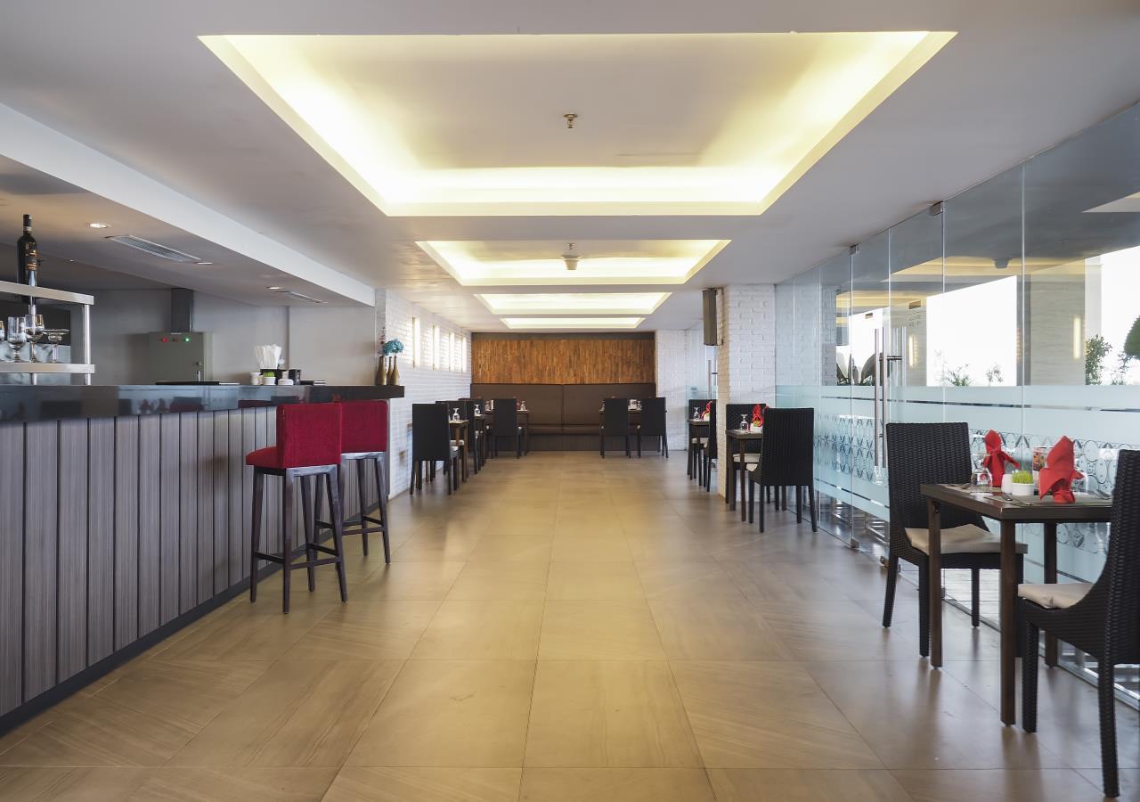 Grand Mercure Solo Baru Bagian luar foto