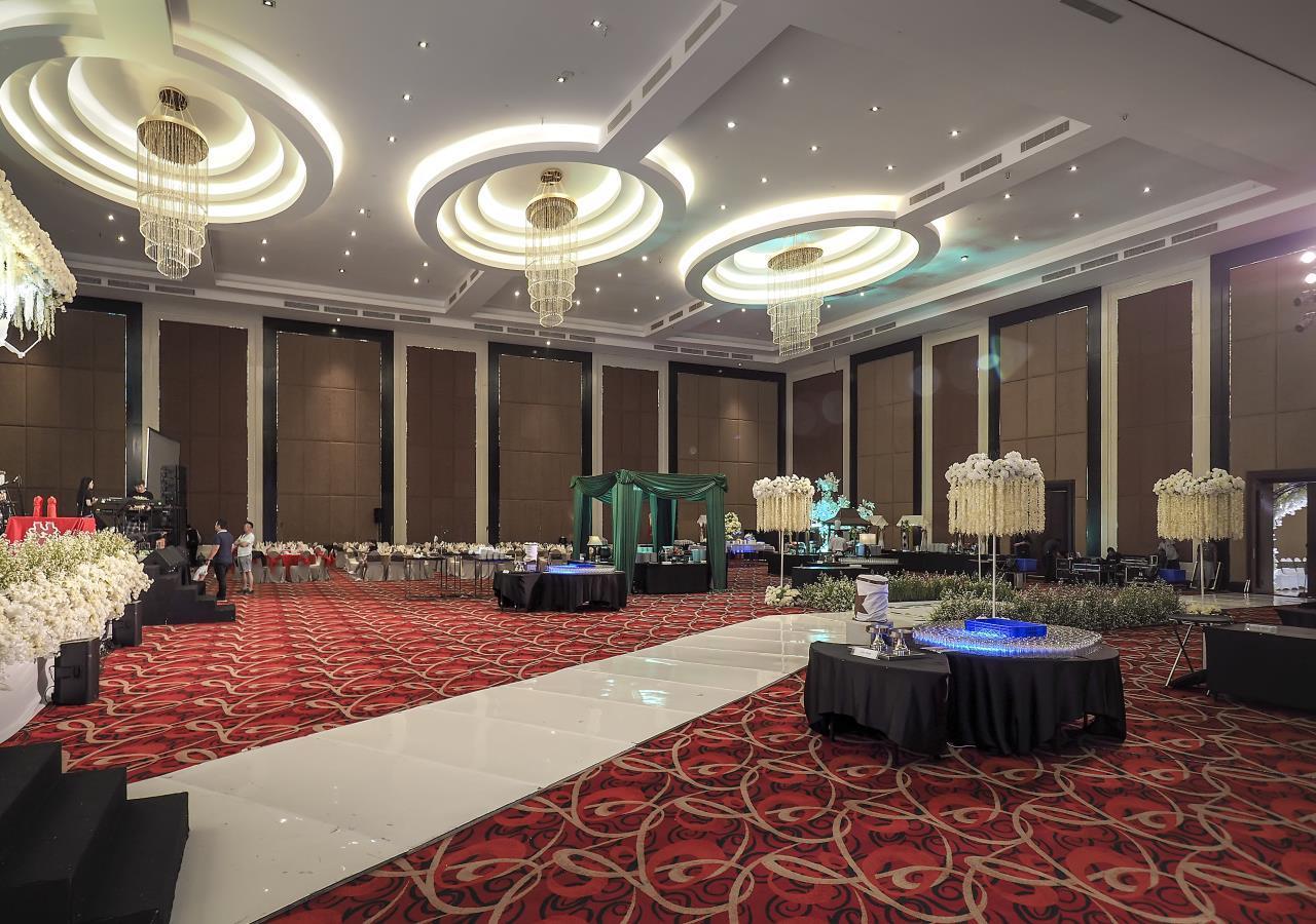 Grand Mercure Solo Baru Bagian luar foto